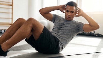 Los mejores ejercicios para marcar el abdomen, según especialistas