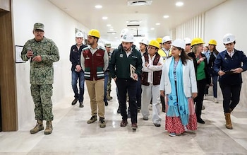 Gobernadores locales supervisaron los avances en la reconstrucción del hospital Foto: imss.gob
