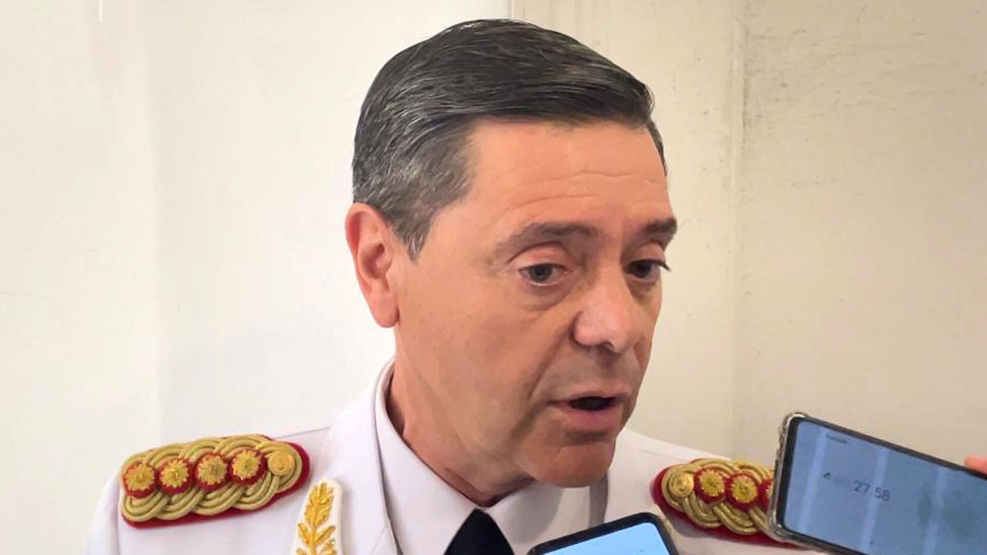 El futuro ministro de Defensa Carlos Presti por los pasillos de Casa Rosada