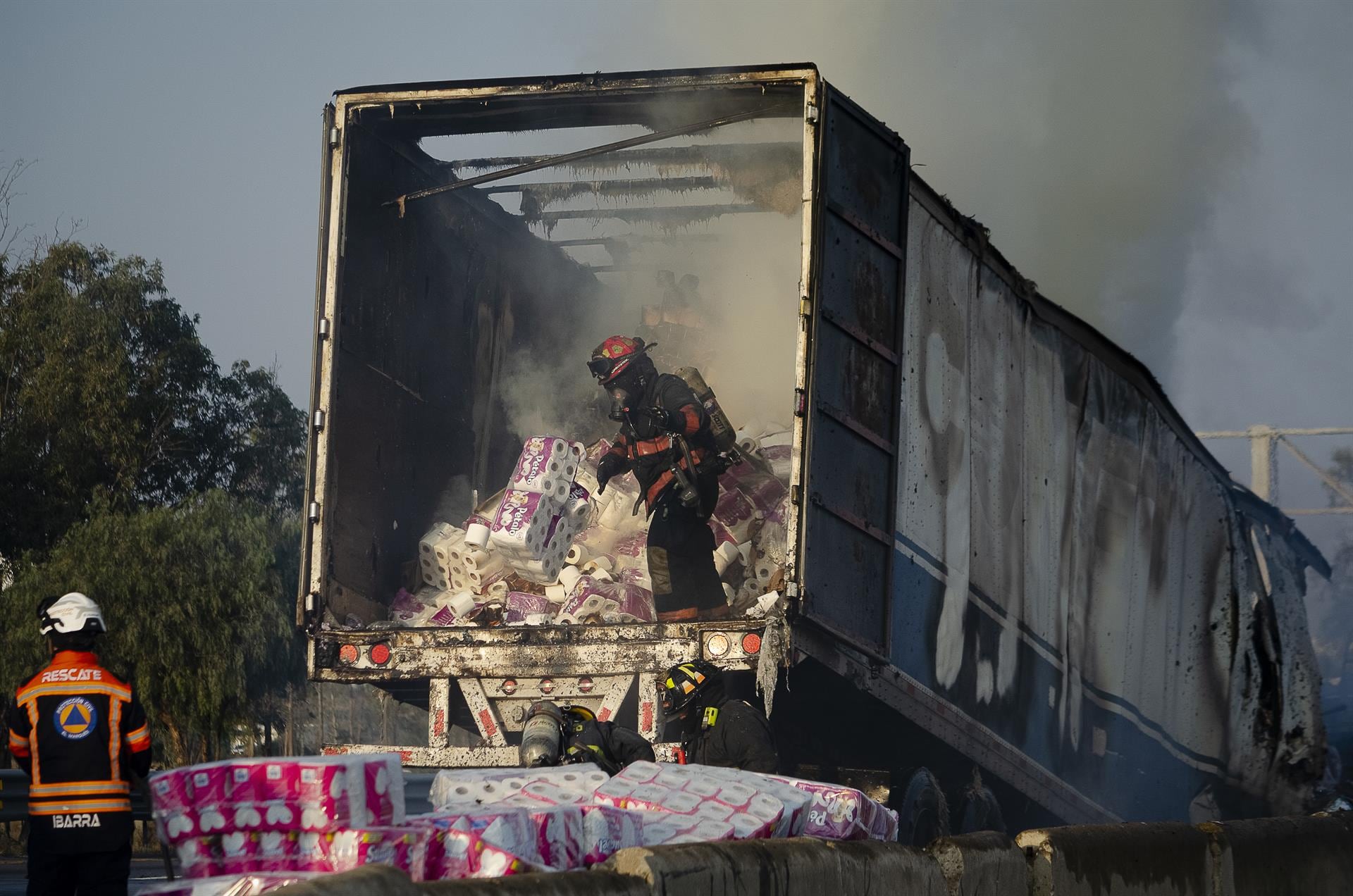 Tragedia en Cusco: 13 muertos tras choque entre una miniván y un tráiler en plena madrugada