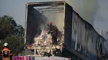Al menos trece muertos y cuatro heridos al chocar una van contra un trailer en una carretera de Cusco