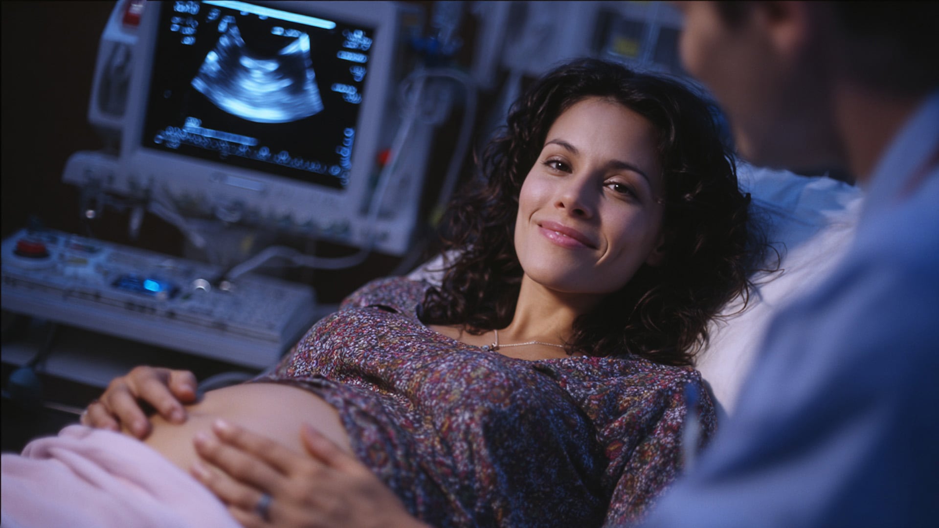 El modelo que los científicos desarrollaron revela cómo el embrión humano inicia el diálogo con el cuerpo materno en los primeros días del embarazo. (Imagen Ilustrativa Infobae)