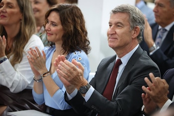 27/10/2026 La presidenta d el Comunidad de Madrid, Isabel Díaz Ayuso, y el presidente del PP, Alberto Núñez Feijóo, durante la presentación de la candidatura del PP para el 29N en Madrid, en el Espacio Jorge Juan, a 27 de octubre de 2026, en Madrid (España). El Partido Popular ha presentado oficialmente las personas que encabezarán sus listas para los comicios del 29 de noviembre.
POLITICA
Alejandro Martínez Vélez - Europa Press