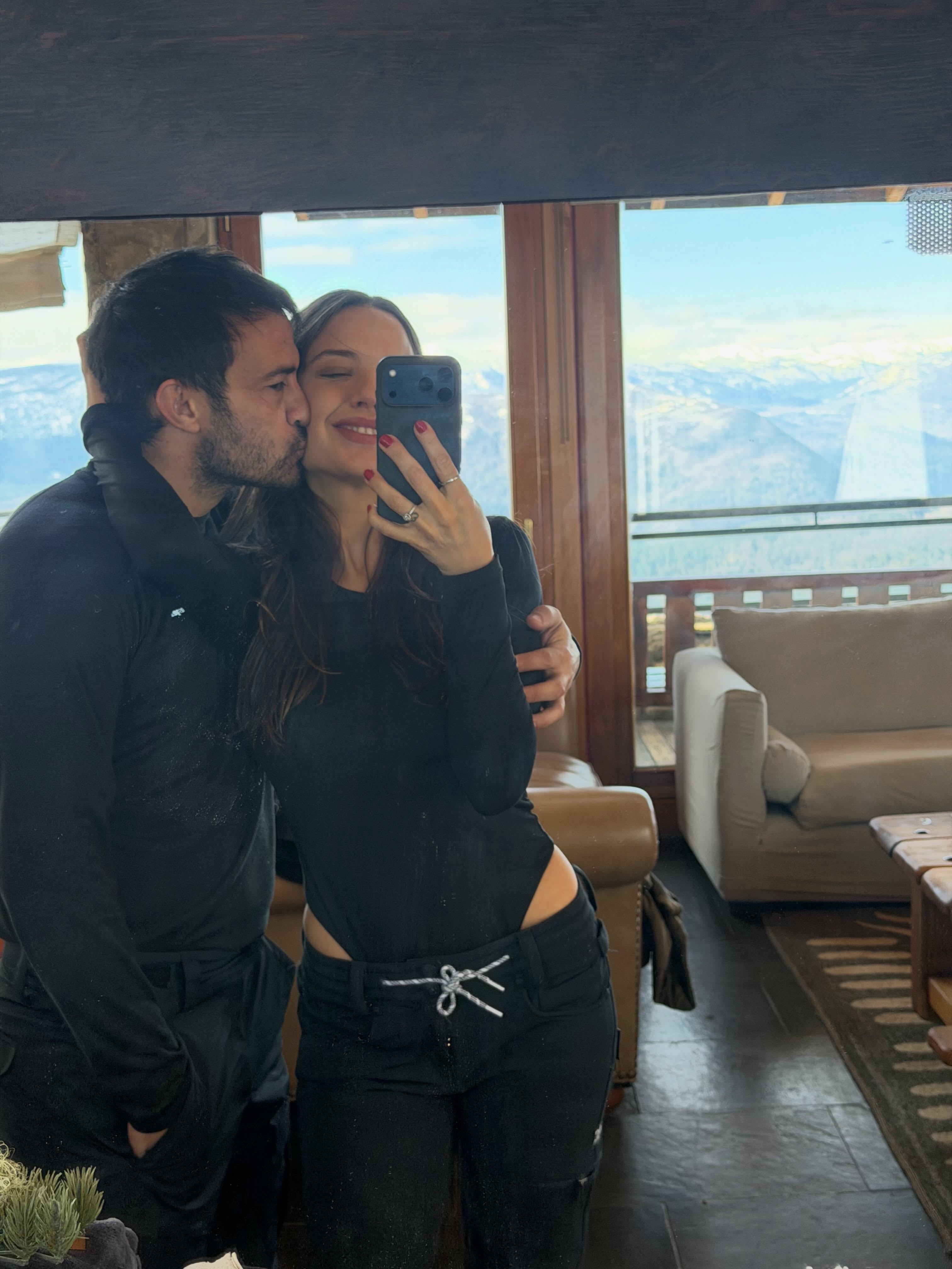 Ivana Figueiras y Darío Cvitanich eligieron el sur para vivir una escapada romántica (Instagram)