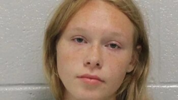 Una adolescente asesinó a sus