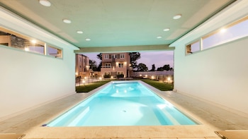 La piscina a pasos de