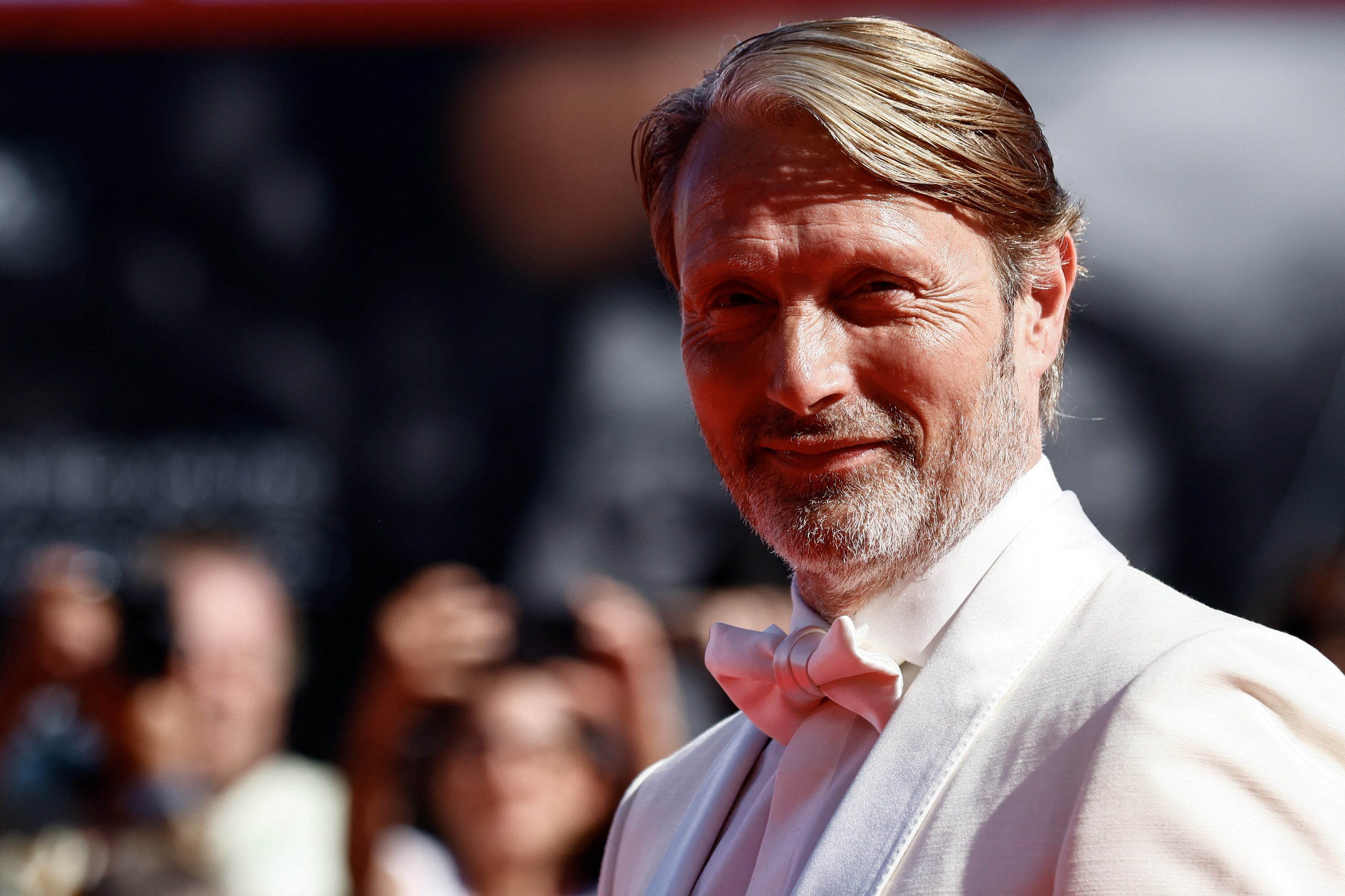 Mikkelsen evita el uso de dobles en escenas de riesgo y prefiere realizar sus propias acrobacias (REUTERS/Yara Nardi)