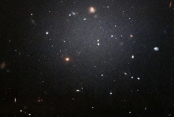 10/09/2020 Un estudio dirigido por UC Riverside descubrió que la teoría de la materia oscura autointeractiva explica por qué dos galaxias tienen menos materia oscura que otras
POLITICA INVESTIGACIÓN Y TECNOLOGÍA
UNIVERSIDAD DE CALIFORNIA RIVERSIDE