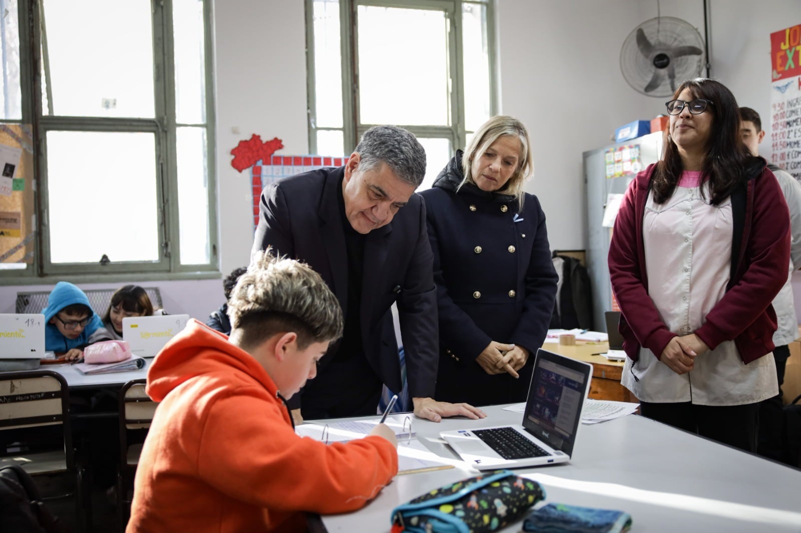 El gobierno porteño prohibió el uso de celulares en las escuelas secundarias.
