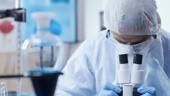 Llega a España un nuevo fármaco contra la leucemia más común en adultos: “Controla la enfermedad cuando los demás tratamientos han fallado”