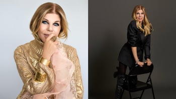 Dos imágenes de una mujer rubia: en la izquierda, viste una chaqueta dorada y tela rosa; en la derecha, un saco negro, botas y medias, apoyada en una silla