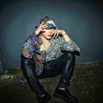 Además de cantante, fue un