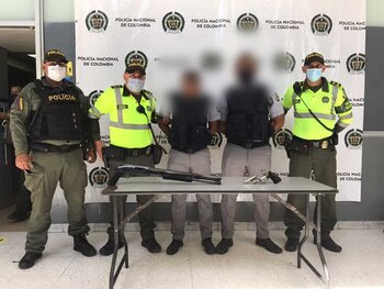 Dos guardias de seguridad son