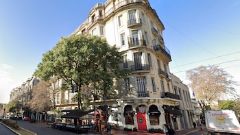 Está en la Avenida Caseros