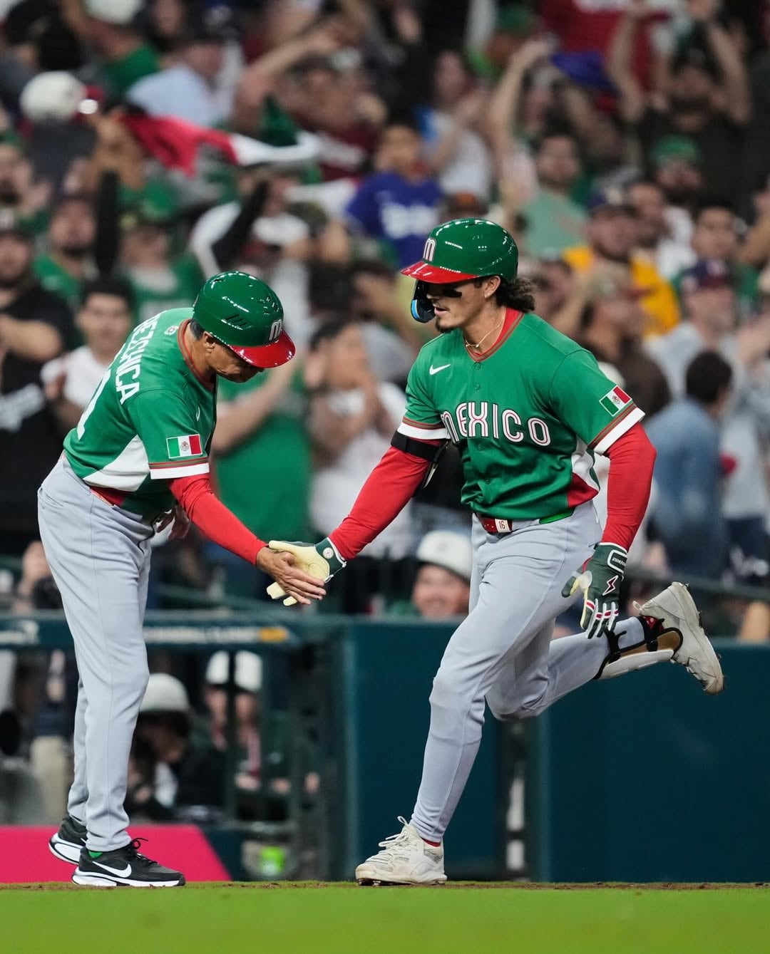 Gracias a los cuadrangulares de Durán y al hit productor de Joey Meneses, México logró disminuir el impacto de la victoria estadounidense. (IG @MexicoBeis)