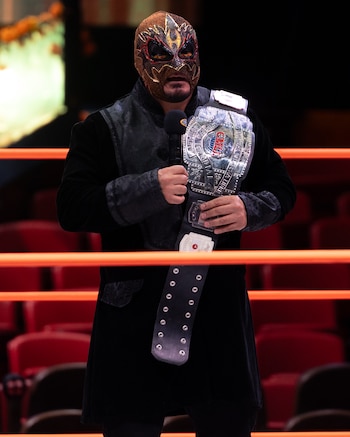 Hechicero, el actual campeón mundial pesado del CMLL anhela ser participé de la gran función. (CMLL / Diego Cedrix)