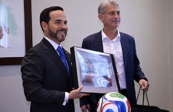 Abelardo de la Espriella con directivos de Coca-Cola