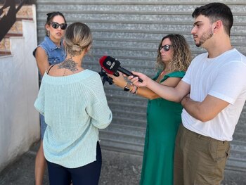 Patricia, víctima del caso, atiende