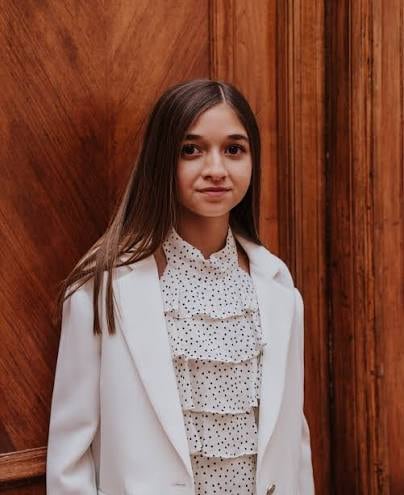 Lola presentó su colección de vestidos de alta costura a los 11 años en la Argentina Fashion Week (@sissibylola)