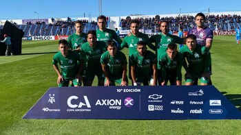 Ferro goleó 4-0 a JJ
