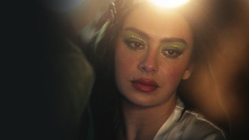 Charli XCX en 'The Moment', la película que estrenó en el Festival de Berlín este mismo año.