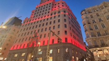 Telefónica iluminará de rojo su edificio en la Gran Vía de Madrid como apoyo a la 'Roja' en la final