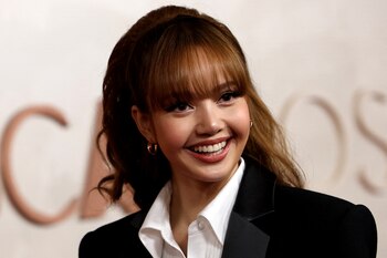 Lisa posa durante la llegada a los Oscars en la 97ª ceremonia de los Premios de la Academia en Hollywood, Los Ángeles, California, EE. UU., el 2 de marzo de 2025. (REUTERS/Mario Anzuoni)