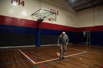 Como hace setenta años, González