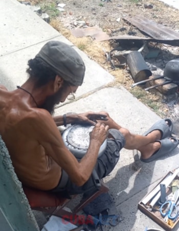 El exdocente de Guantánamo aseguró que sus ingresos en Cuba deben repartirse entre comida, medicamentos y otros gastos domésticos, sin alcanzar para cubrir necesidades básicas. (Cortesía:Cubanet)
