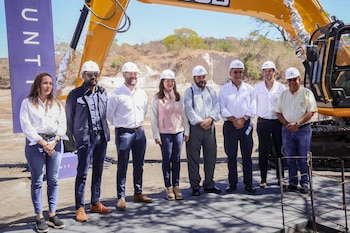 Representantes de Punto y Amena