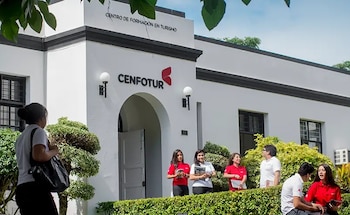 Adicionalmente a las sesiones en vivo, se proyecta que al finalizar el año se habrán publicado 90 videos correspondientes a webinars y seminarios especializados.