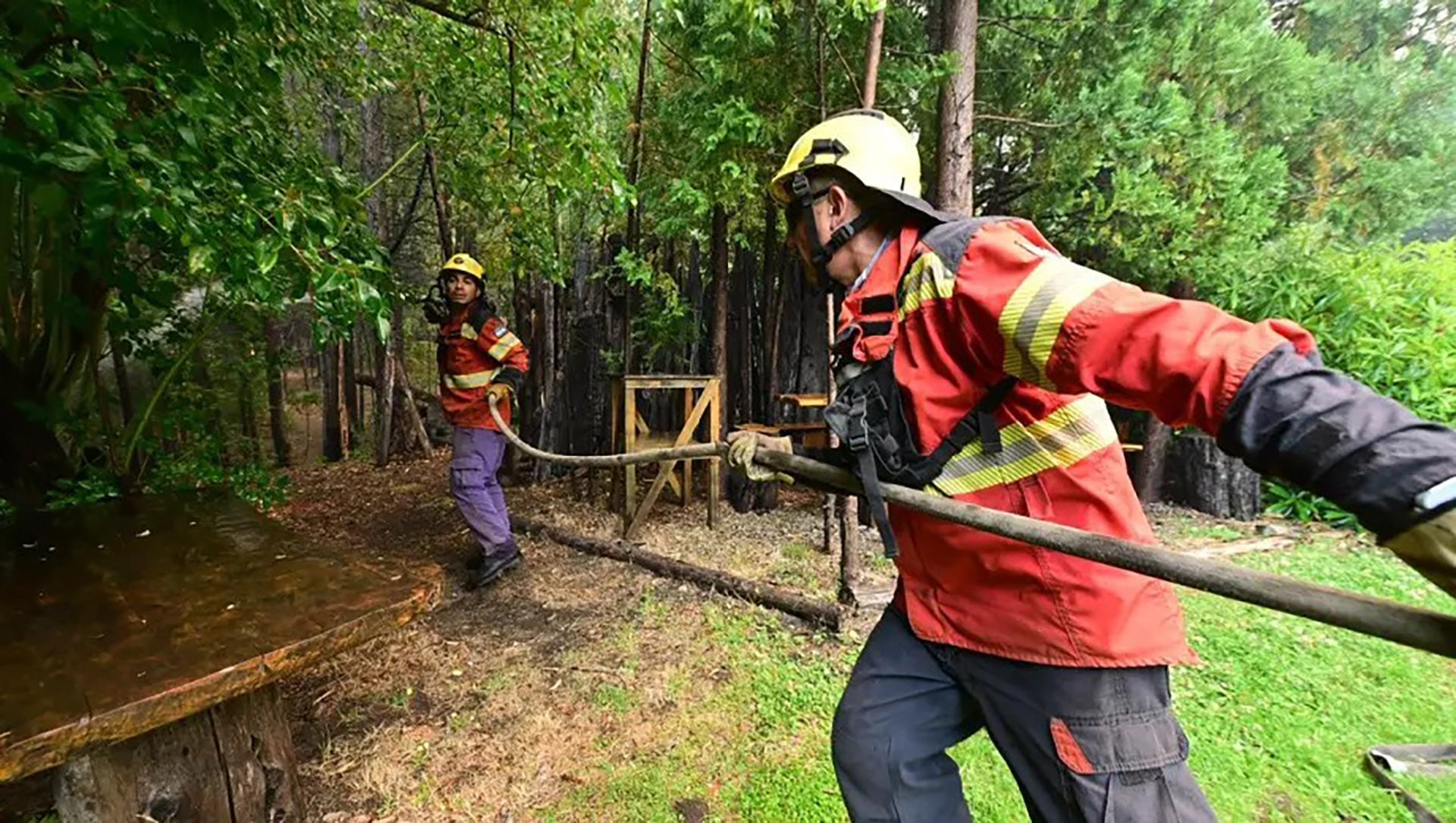 Tras dos días de alivio y reorganización, los equipos retomaron las tareas en los frentes activos, tanto en la provincia como en el Parque Nacional Los Alerces