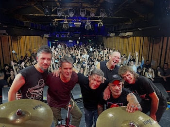 Ella es tan cargosa se formó en el oeste del Gran Buenos Aires y consolidó su lugar en el rock independiente argentino desde los años 2000