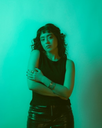 ANASOF, reconocida en el pop alternativo mexicano, reinterpreta 'Dreams' con energía contemporánea, sensibilidad intensa y elementos de indie pop y ritmos latinos (Universal Music)