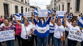 Las “Muchachas del 18” integran una generación forjada en los movimientos sociales, feministas y de pueblos originarios, según el CETCAM. (Imagen Ilustrativa de Infobae)