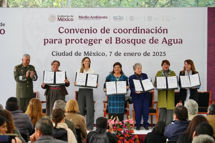 Firma del Convenio Interinstitucional para la Protección del Bosque de Agua. (X/@Jualicra)