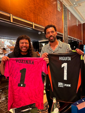 René Higuita y Vozinha intercambiaron elogios y camisetas tras la final del Mundial 2026 en Nueva York - crédito @higuitarene / X