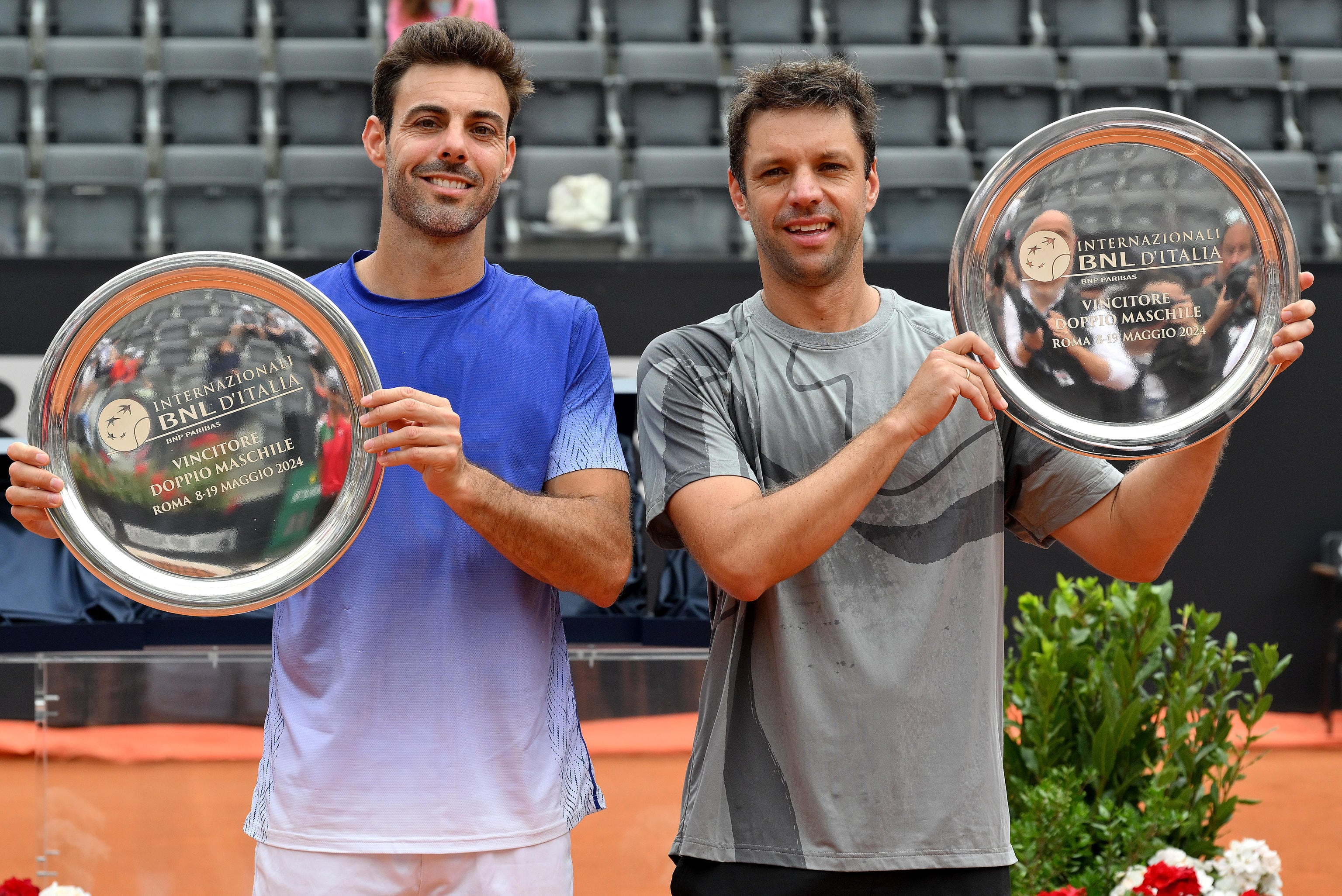Horacio Zeballos y Marcel Granollers con el trofeo en Roma 2024 (Fuente: EFE)