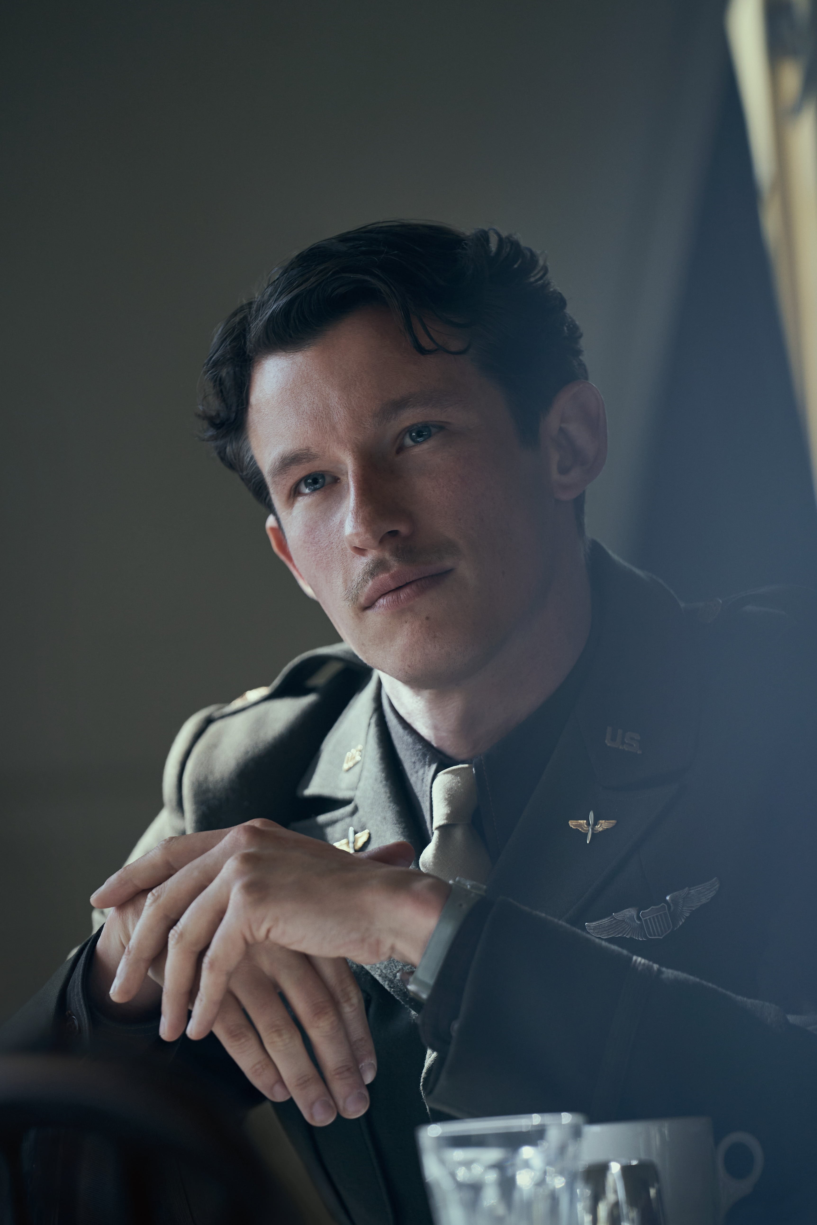 Callum Turner, esposo de la cantante Dua Lipa, fue parte de la exitosa serie