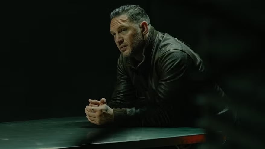 La ausencia del productor y el guionista en el set aumentó la tensión con Tom Hardy. (Captura de video)