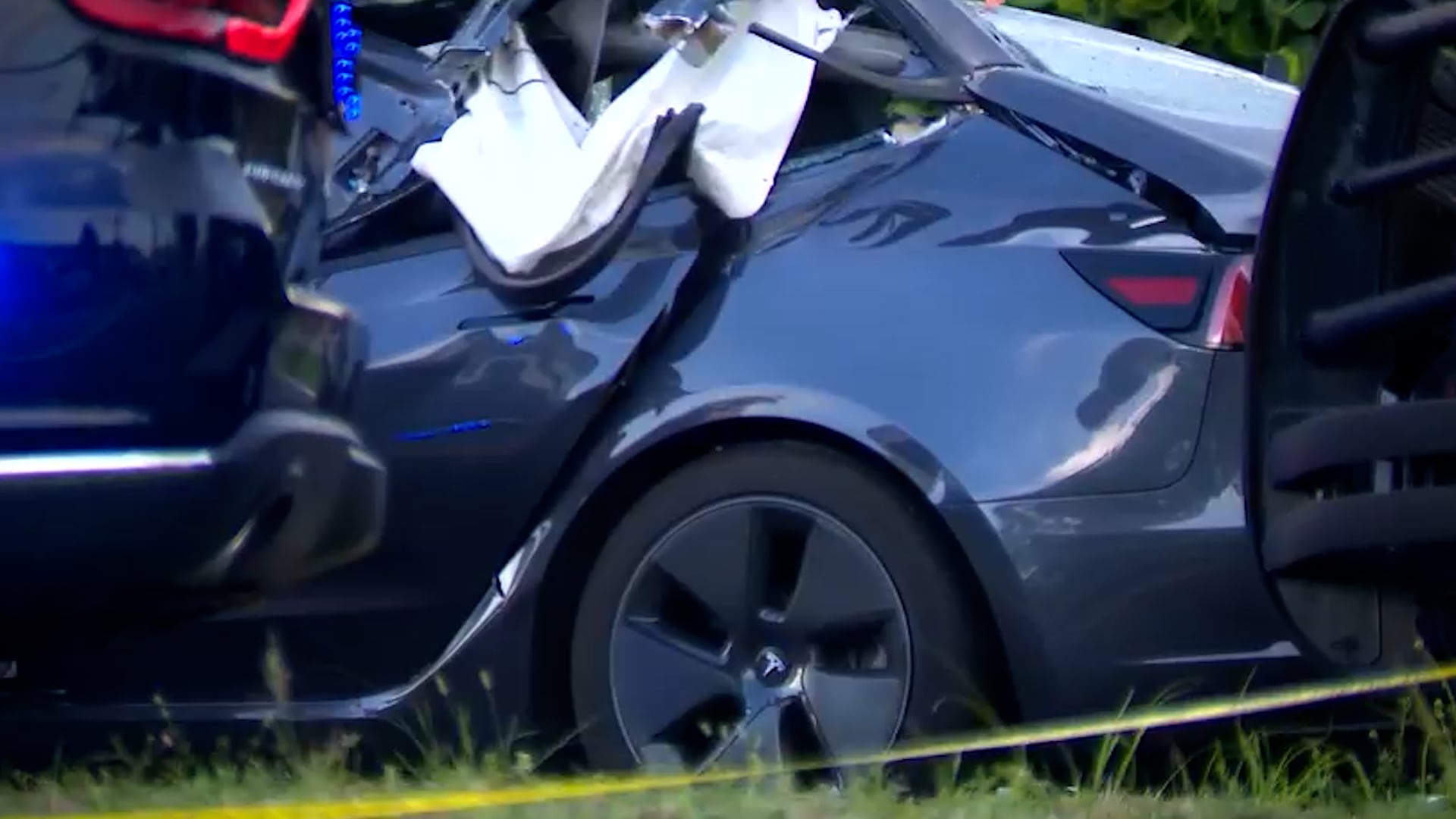 Dos mujeres murieron en Miami-Dade tras un choque entre un Tesla y un camión de plataforma en Homestead