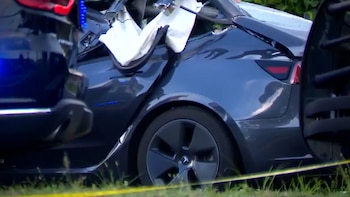 Dos mujeres mueren en Miami-Dade tras un choque entre un Tesla y un camión: qué se sabe del accidente