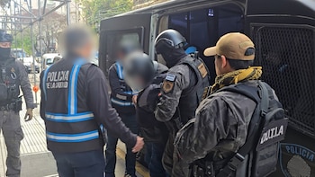 Expulsaron del país a un peligroso delincuente peruano: lo arrestaron tras un intento de robo y no podrá volver a la Argentina