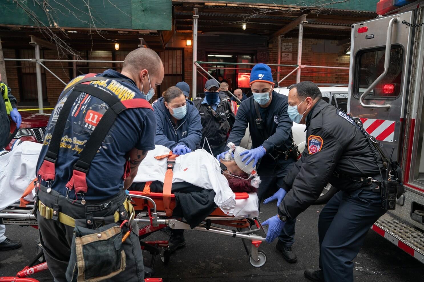 Las ambulancias de soporte vital avanzado cuentan con paramédicos capacitados para responder a paros cardíacos, dificultades respiratorias, traumatismos graves y otras emergencias críticas.