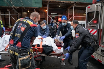 Las ambulancias de soporte vital avanzado cuentan con paramédicos capacitados para responder a paros cardíacos, dificultades respiratorias, traumatismos graves y otras emergencias críticas.