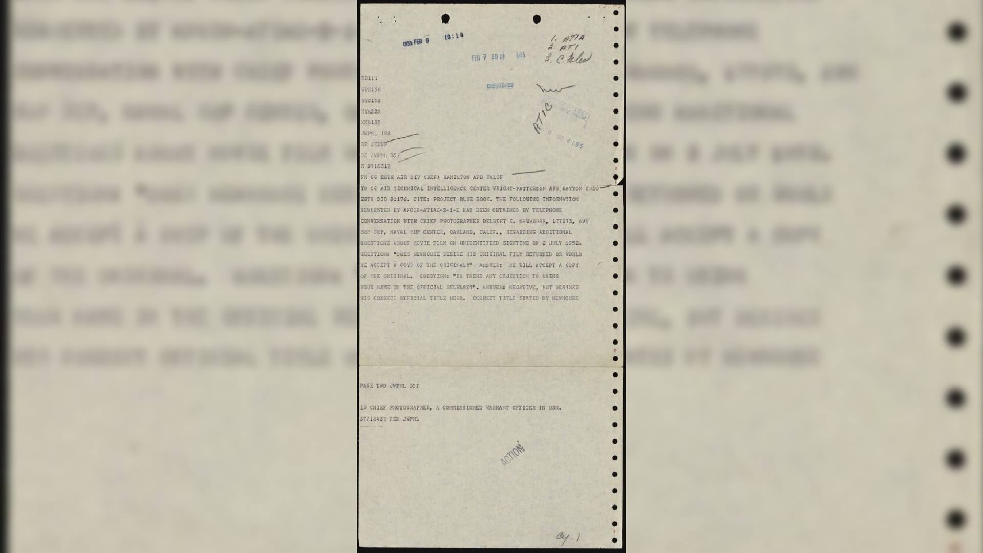 Un documento de la Fuerza Aérea de Estados Unidos fechado en febrero de 1953 registra comunicaciones sobre el Proyecto Libro Azul y una filmación de 1952. (Departamento de Guerra)