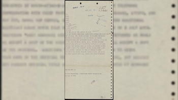 Un documento impreso en papel continuo con marcas de perforación lateral, sellos de fecha de 1953 y texto en mayúsculas mecanografiado