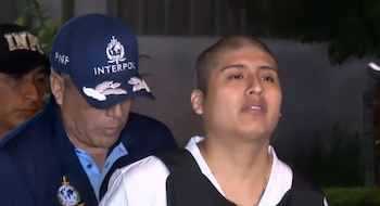 Rapado y con ropa blanca: así es la extradición del Pequeño J, presunto autor del asesinato de tres mujeres en Argentina. (Foto: Latina)
