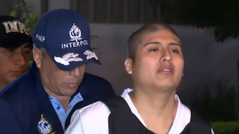 Rapado y con ropa blanca: así fue la extradición del Pequeño J, presunto autor del asesinato de tres mujeres en Argentina