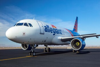 Allegiant Air informó que la aeronave aterrizó de forma segura y el pasajero fue detenido por la policía local. (Allegiant/REUTERS)
